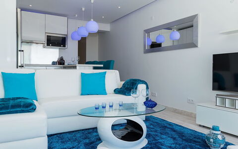 Dream View 50M from the Beach: Eigendom, Blauw, Bankstel, Azure, Purper, Gebouw, Verlichting, Comfort, Interieur Ontwerp, Architectuur